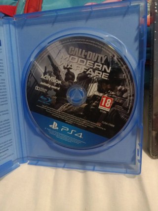 Call of Duty MW PS4 + Steelbook Precintado