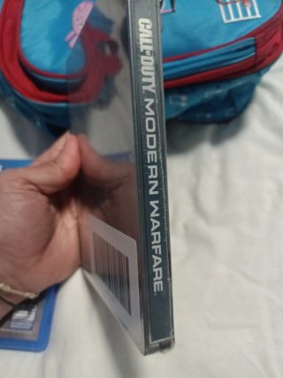 Call of Duty MW PS4 + Steelbook Precintado