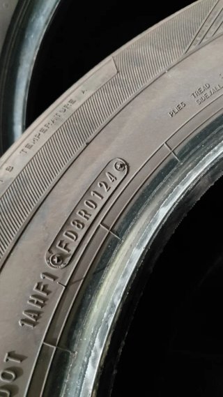 Neumáticos 215/60/16