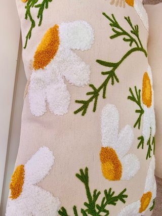 Funda para cojín 50x30.Bordado Margaritas.Algodon