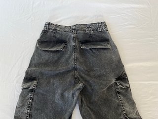 Pantalones Cargo Grises