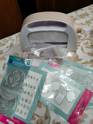 Macchina per Scrapbooking e Fustellatura