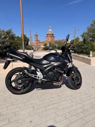 Suzuki GSR 600 Negra