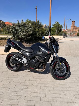 Suzuki GSR 600 Negra