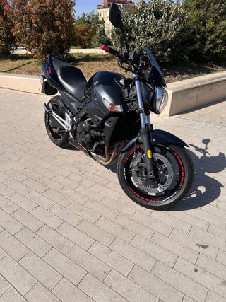 Suzuki GSR 600 Negra