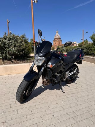 Suzuki GSR 600 Negra