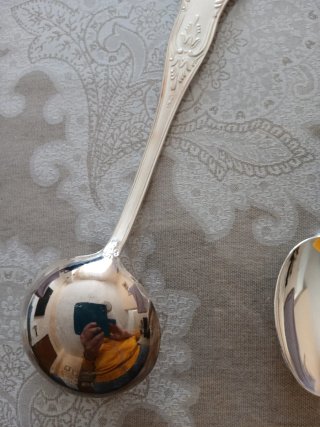 Posate bagnate argento con decorazioni