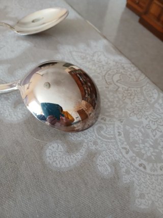 Posate bagnate argento con decorazioni