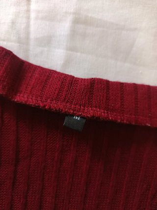 Vestido granate de canalé con cordones