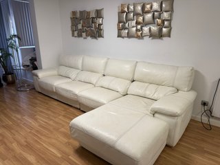 Sofá chaise longue de piel blanco