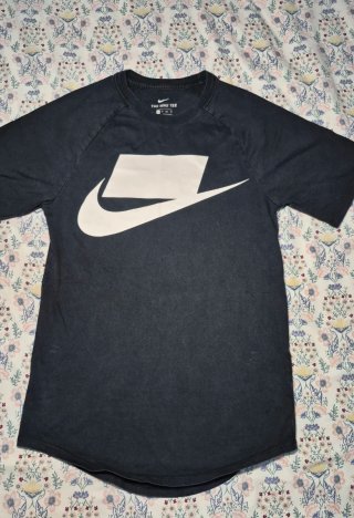 Camiseta Nike Sportswear Negra Talla XS