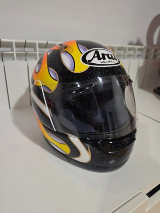 Casco Arai modelo Haga