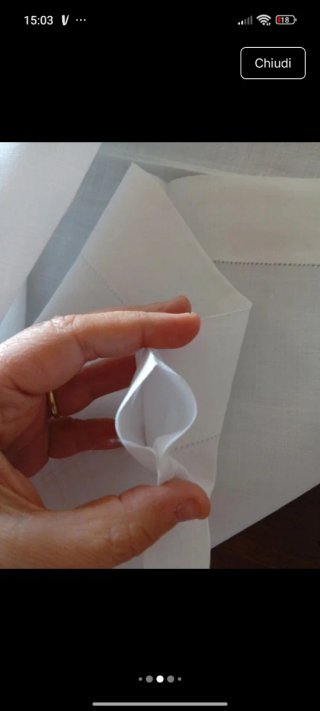 Tendina in lino ricamata a mano