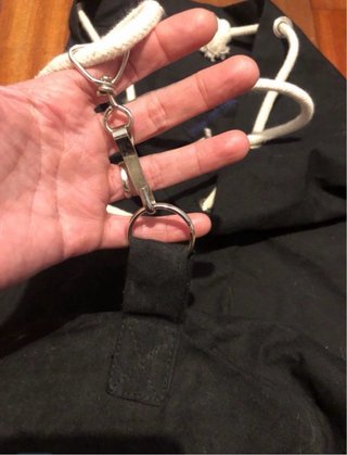 Mochila saco negra pintada a mano