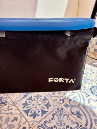 Andador 2 ruedas con asiento y bolsa