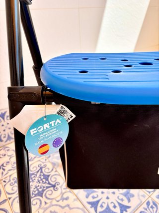 Andador 2 ruedas con asiento y bolsa