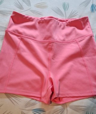 Pantalón corto deportivo rosa