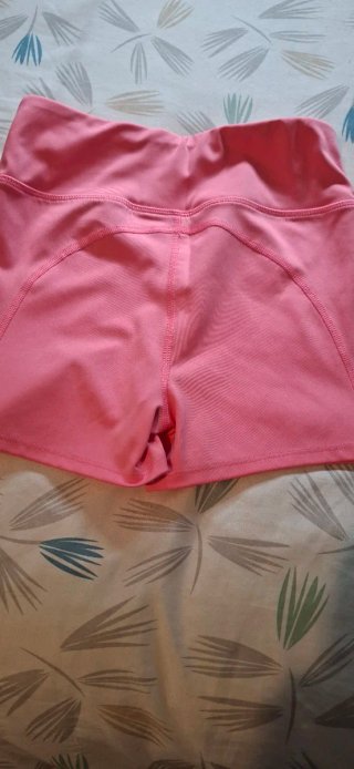 Pantalón corto deportivo rosa