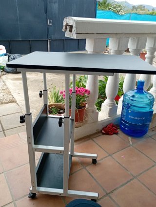 Mesita auxiliar diseño moderno