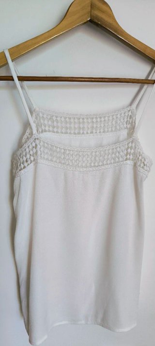 Top Charlise blanco con tirantes y encaje