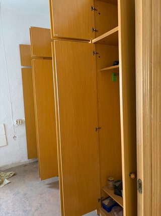 Armario de madera grande