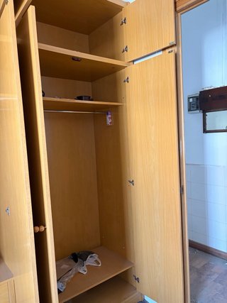Armario de madera grande