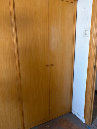 Armario de madera grande