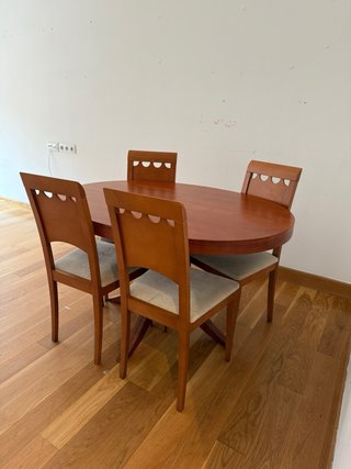 Mesa comedor extensible madera cerezo y 4 sillas