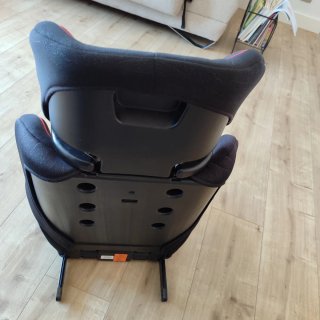 Silla de coche bbest negra con ribete rojo