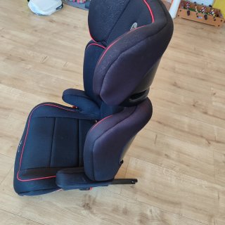 Silla de coche bbest negra con ribete rojo