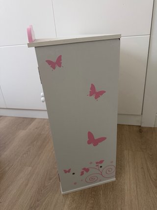 Armario para muñecas rosa y blanco