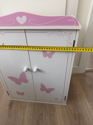 Armario para muñecas rosa y blanco