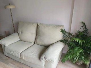 Sofá beige 2 plazas tela