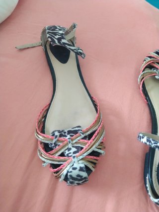 Sandalias Multicolor con Tiras Rosas y Animal Prin