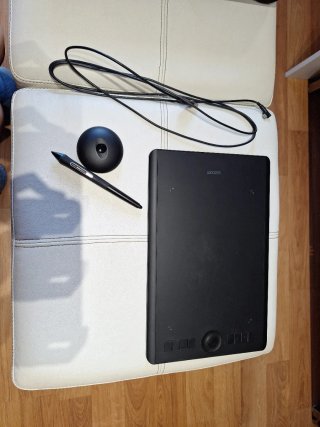 Tableta Gráfica Wacom Intuos Pro + Funda