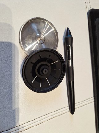 Tableta Gráfica Wacom Intuos Pro + Funda