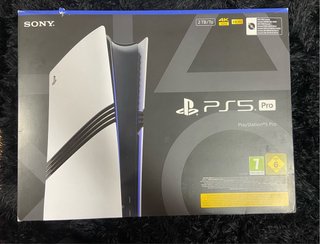 PlayStation 5 Pro 2TB + controller + extra