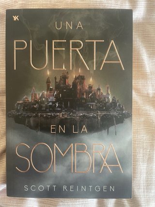 Libros fantasía nuevos y en buenas condiciones.