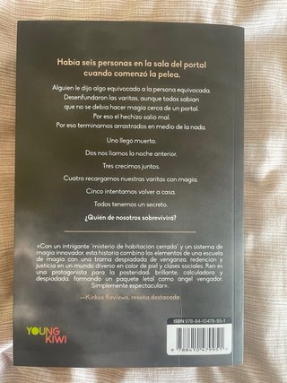 Libros fantasía nuevos y en buenas condiciones.