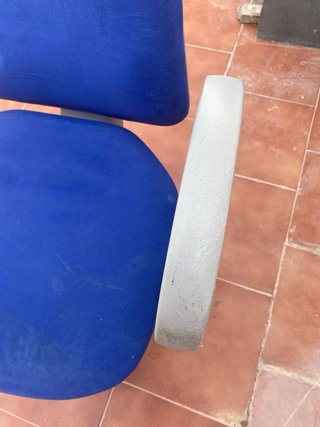 Silla de oficina azul y gris