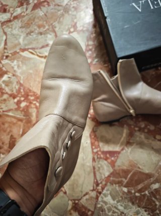 Botines de piel beige para mujer