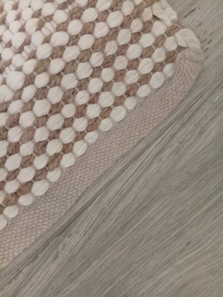 Alfombra beige y marrón de tela