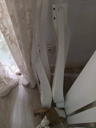 Mesa de salón blanca