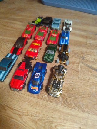 Pack 16 Hot Wheels (precio negociable)