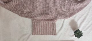 Jersey de punto cuello alto rosa y beige