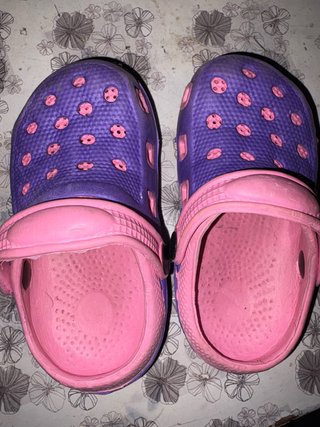 Chanclas Crocs Morado y Rosa talla24
