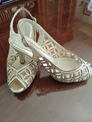 Zapatos dorados elegantes talla 37
