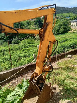 Retroexcavadora para tractor