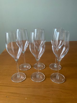 Copas de vino blanco de cristal