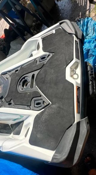 Casco Sea-Doo GTX 130 (2023) – Nuevo sin uso